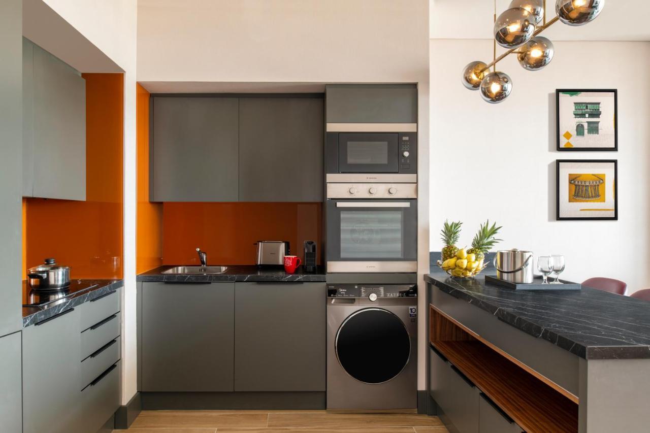 Swissotel Living Jeddah Eksteriør billede A typical kitchen in a serviced apartment