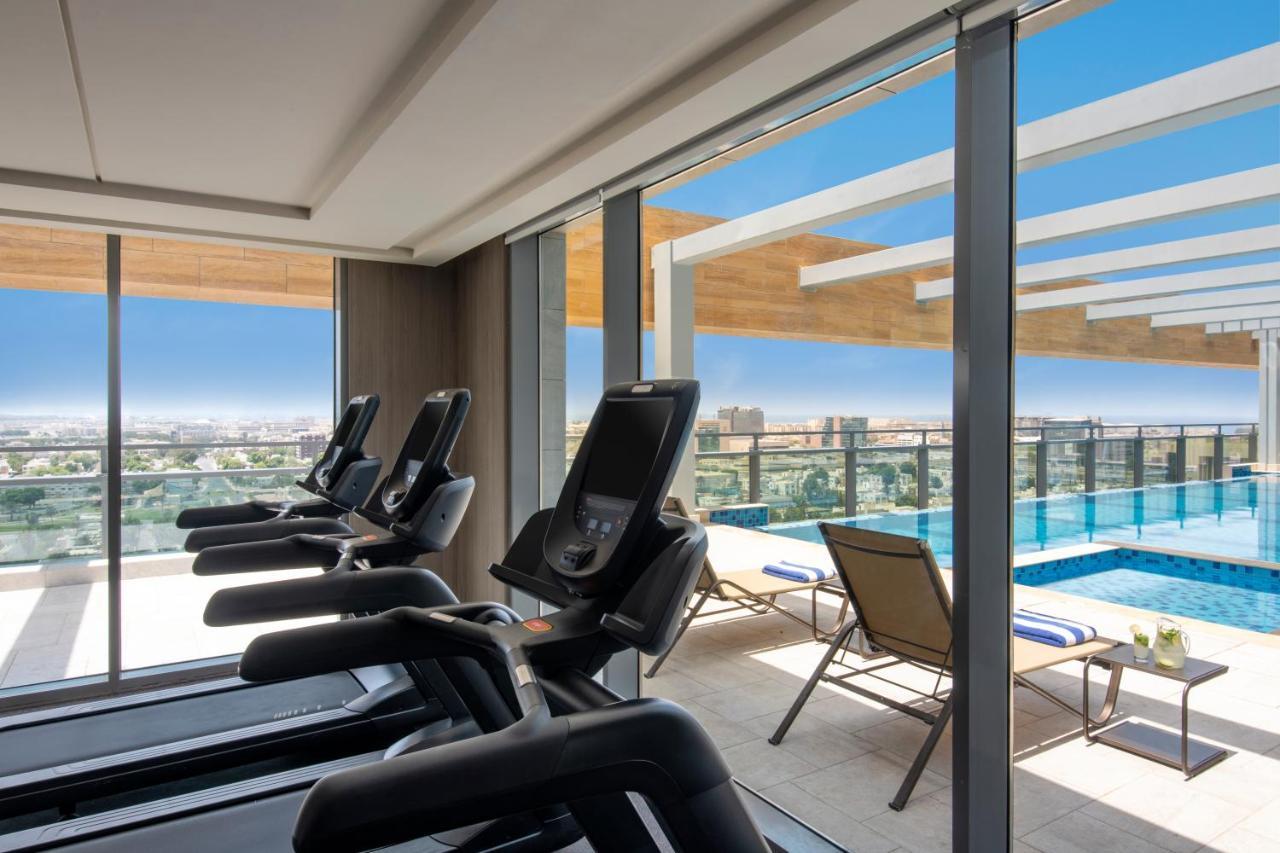 Swissotel Living Jeddah Eksteriør billede The gym at the hotel