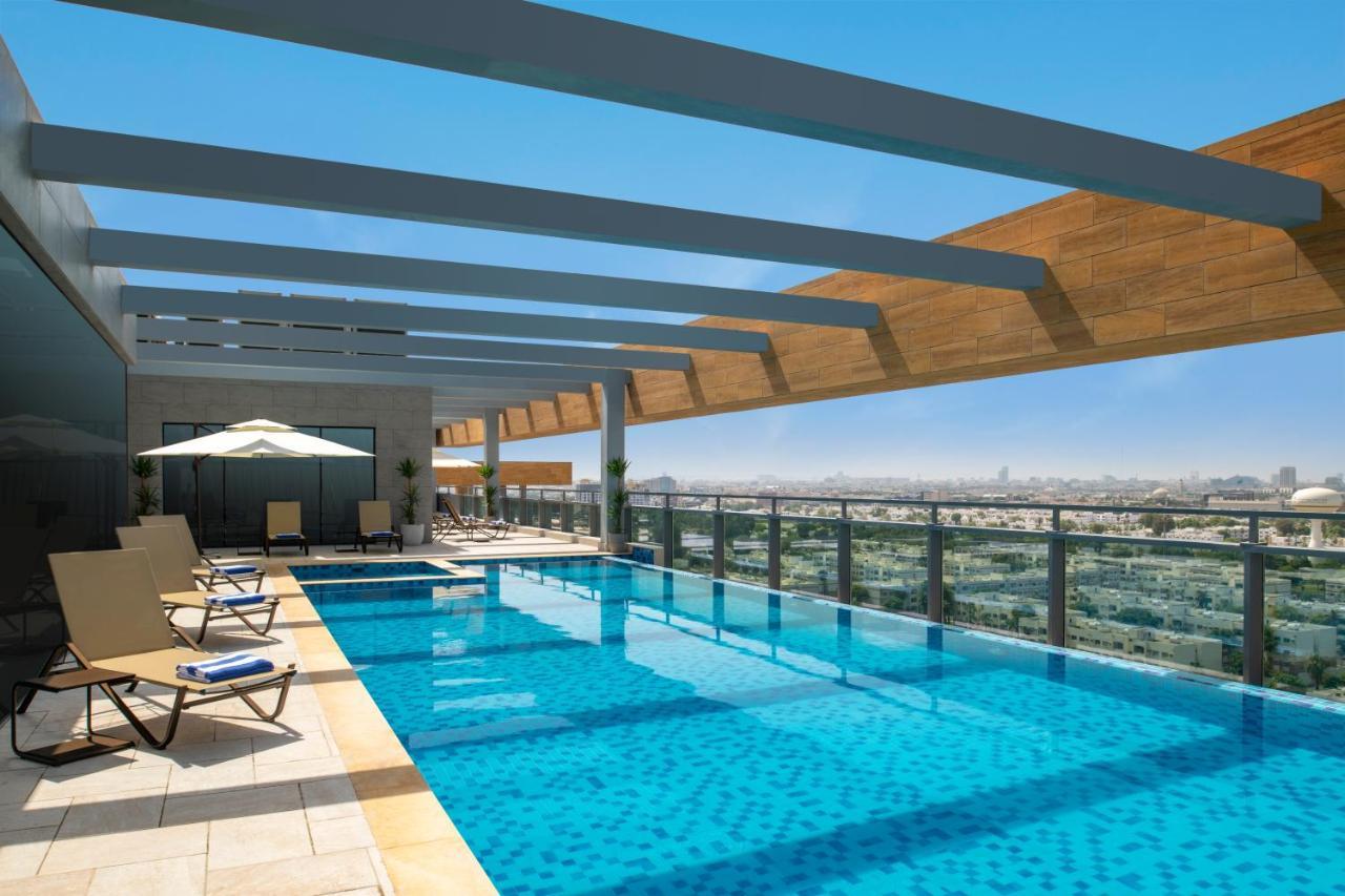 Swissotel Living Jeddah Eksteriør billede Rooftop pool