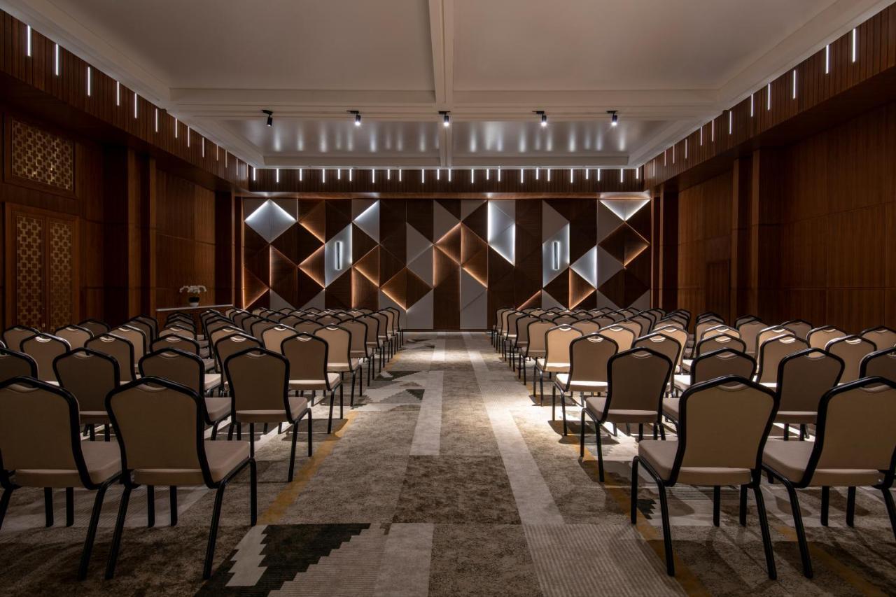 Swissotel Living Jeddah Eksteriør billede The interior of the main conference hall