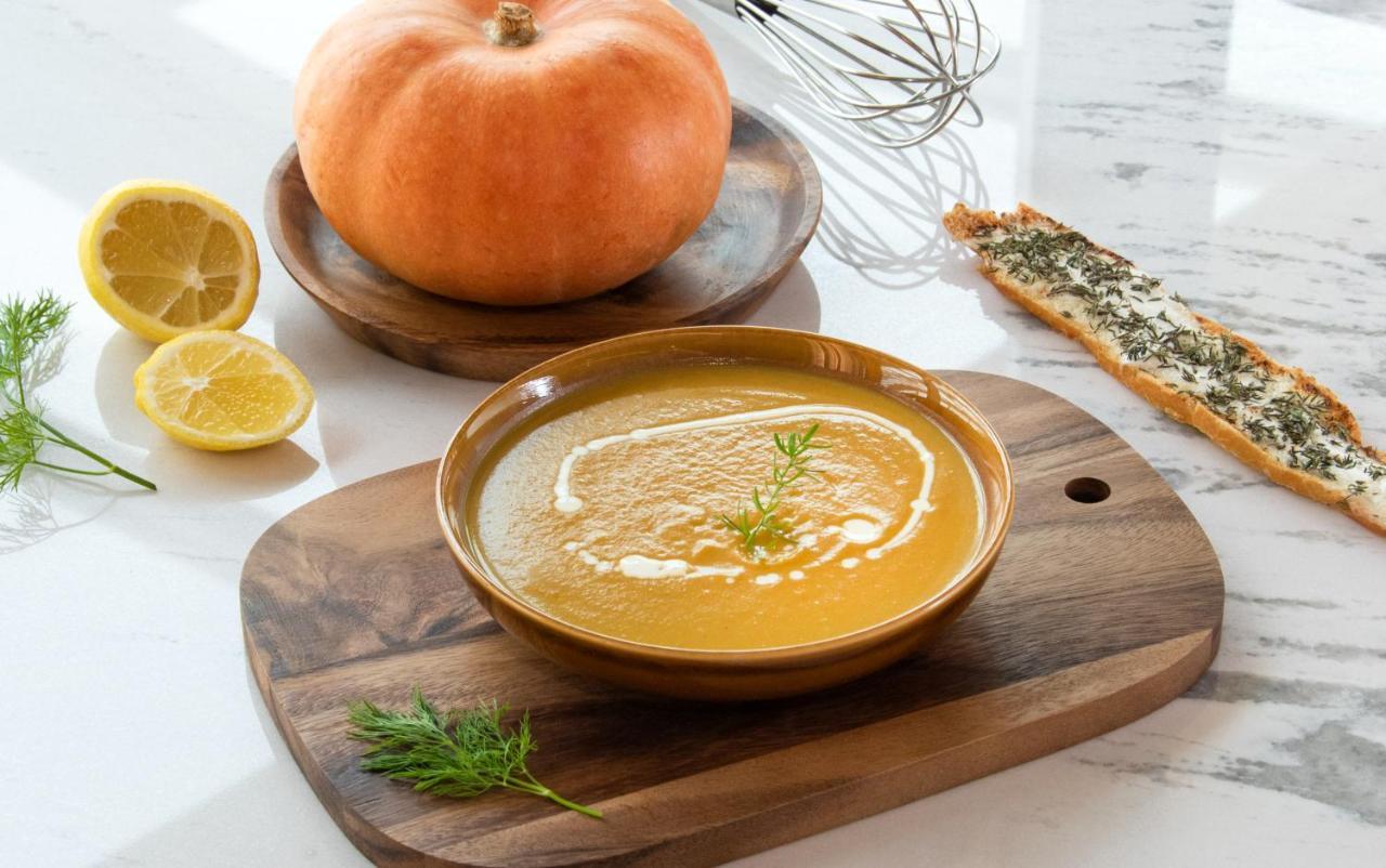 Swissotel Living Jeddah Eksteriør billede Pumpkin soup