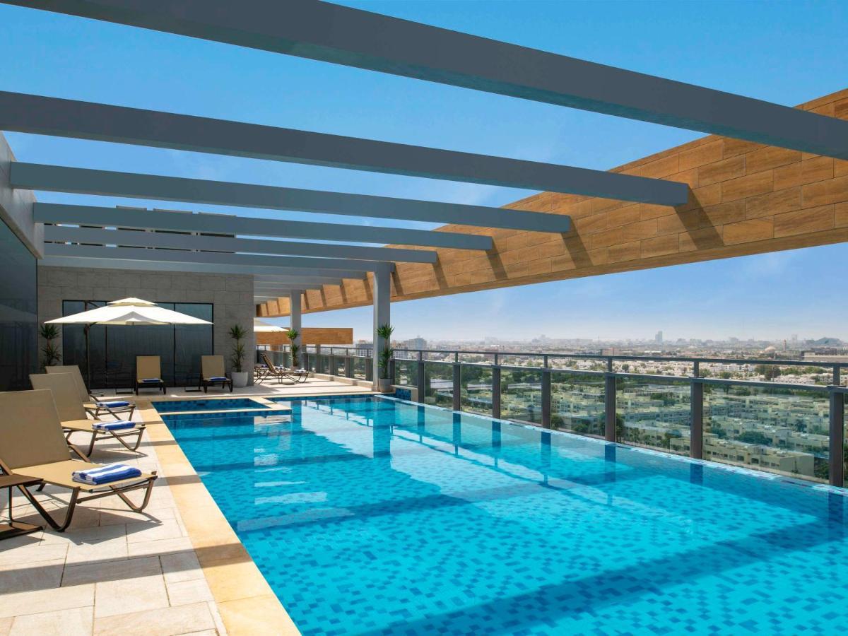Swissotel Living Jeddah Eksteriør billede Rooftop pool