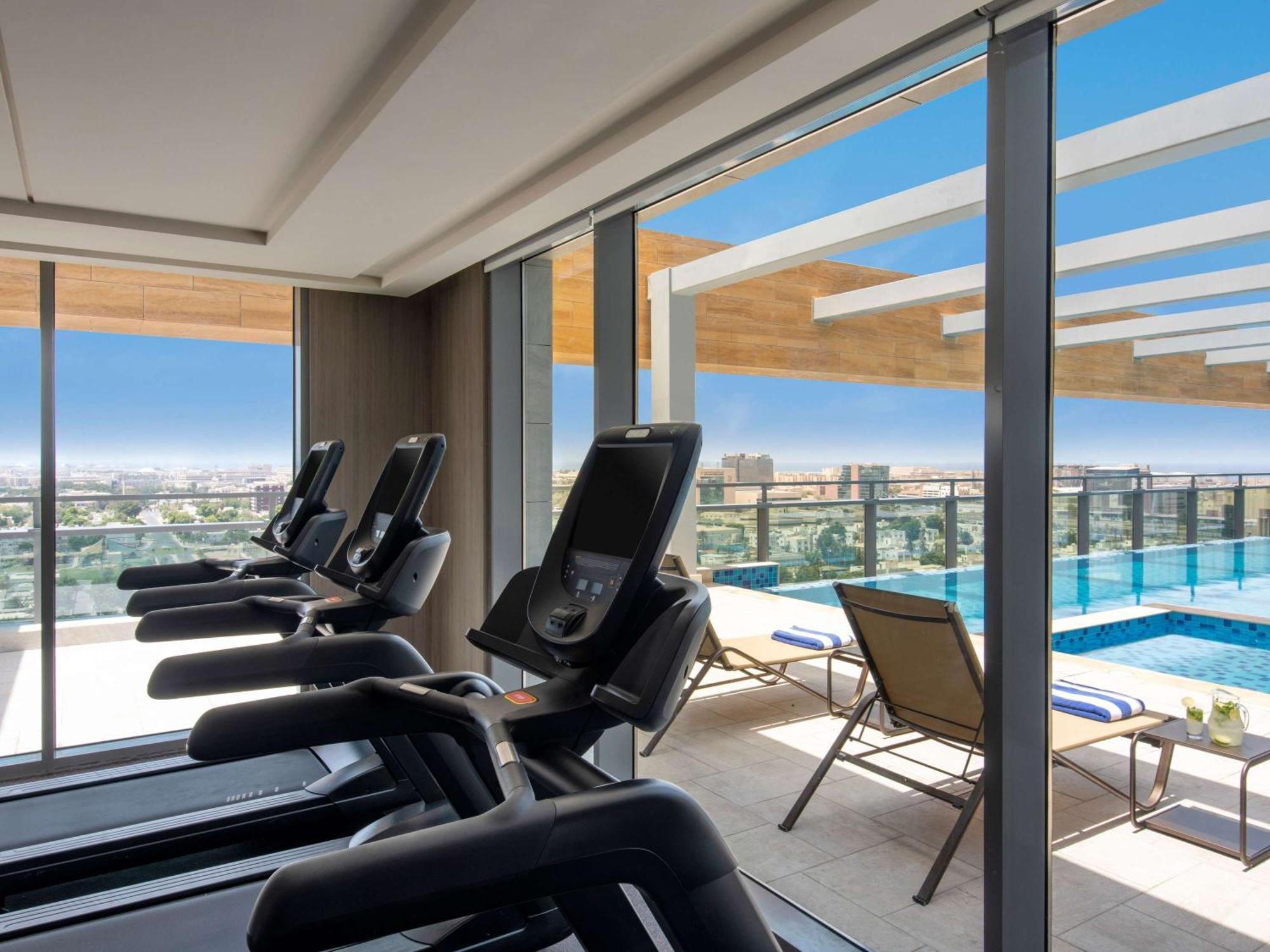 Swissotel Living Jeddah Eksteriør billede The gym at the hotel