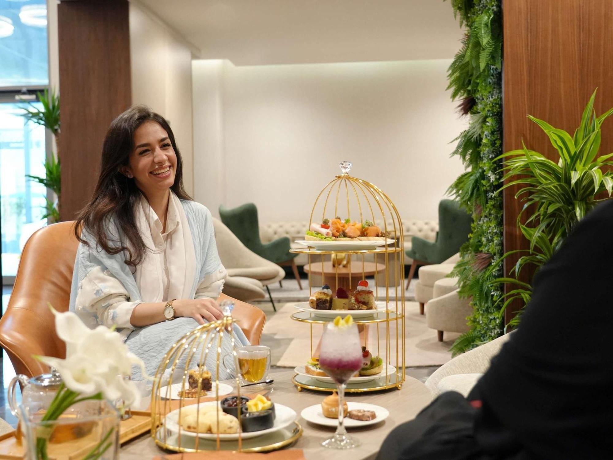 Swissotel Living Jeddah Eksteriør billede The Lounge at the airport