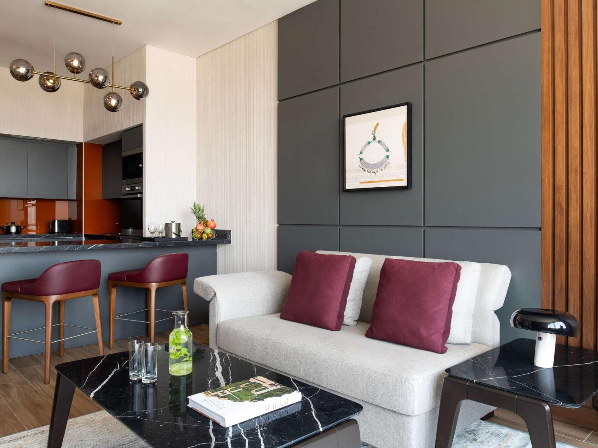 Swissotel Living Jeddah Eksteriør billede A living room in a serviced apartment in London